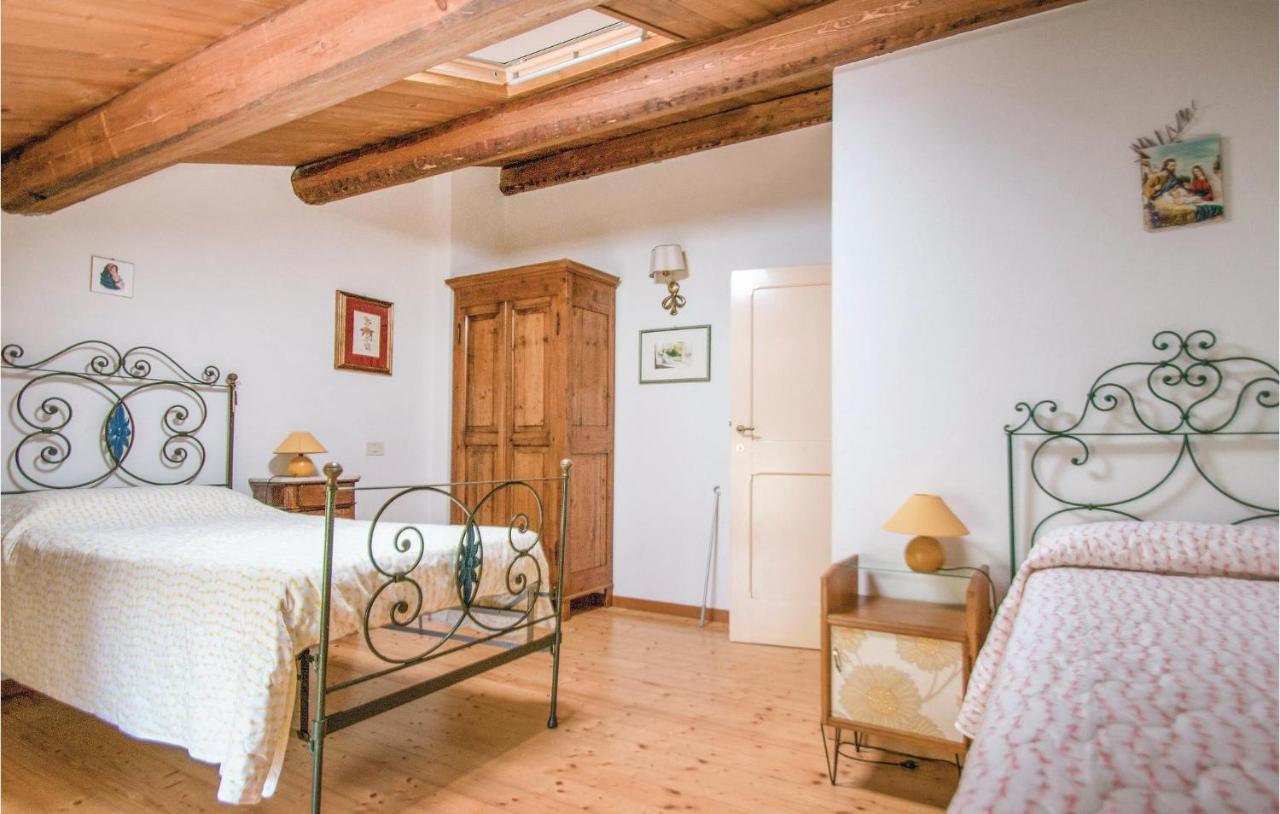 Strada Dei Condotti Pesaro Buitenkant foto