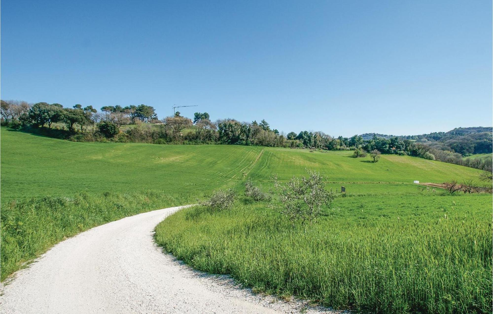 Strada Dei Condotti Pesaro Buitenkant foto